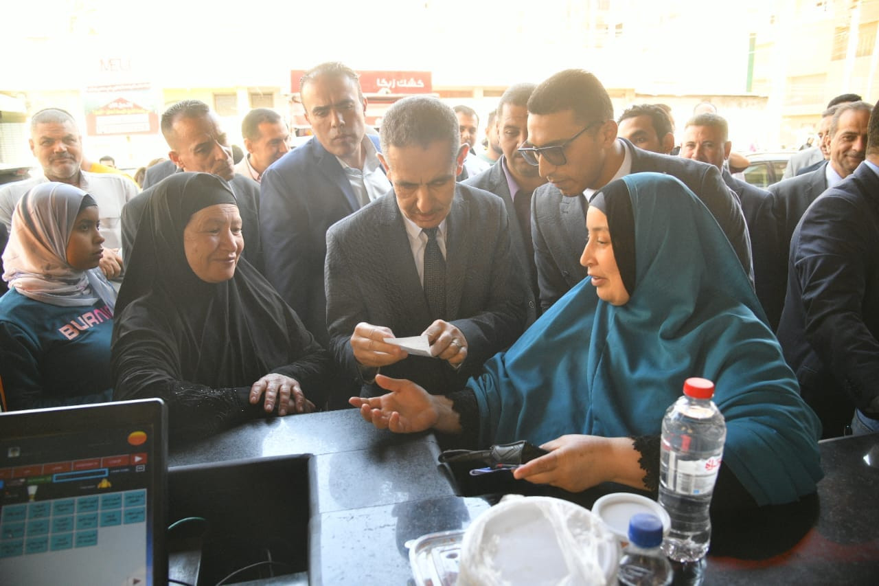 محافظ الغربية ورئيس جهاز حماية المستهلك