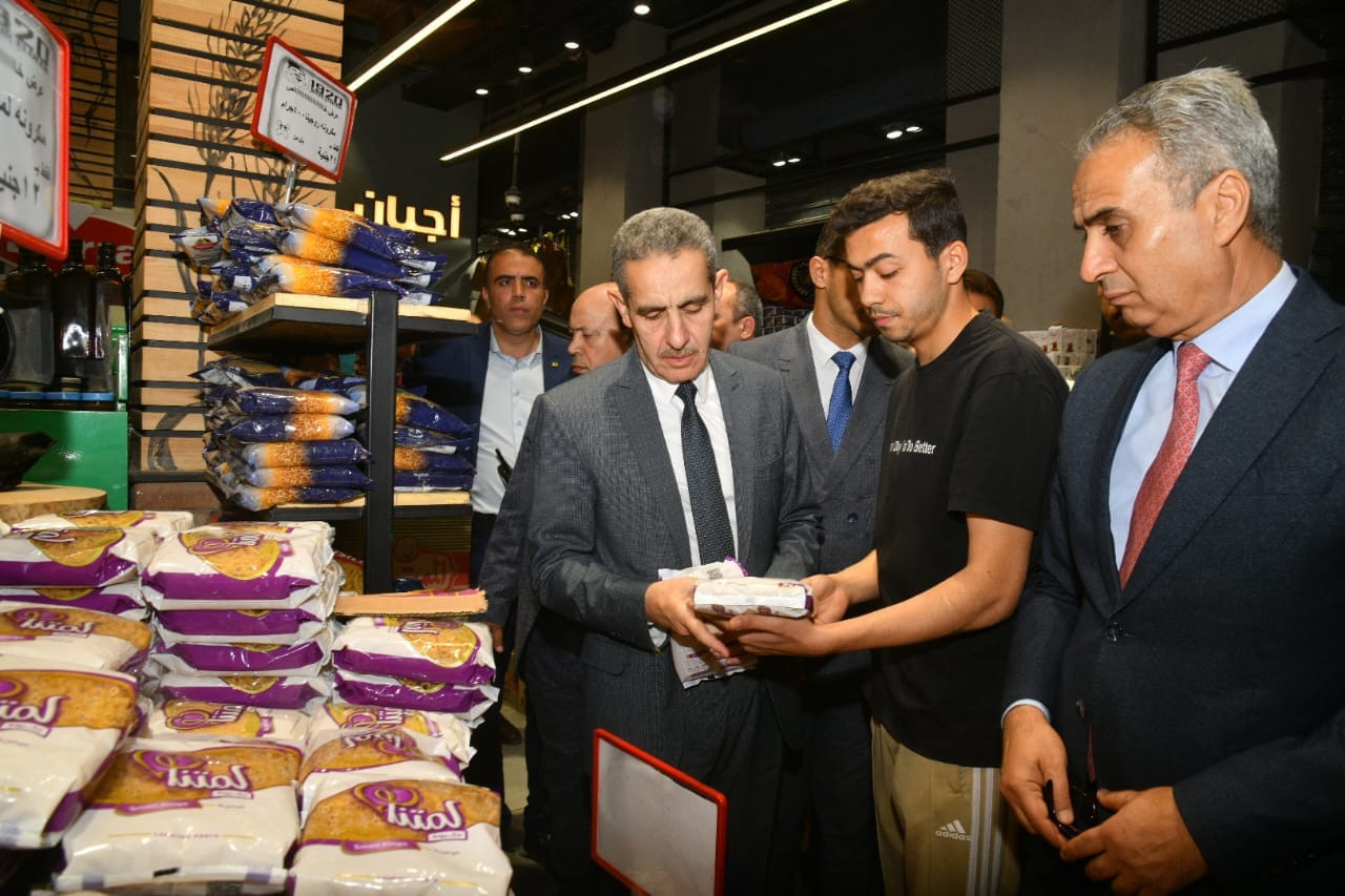 محافظ الغربية ورئيس جهاز حماية المستهلك