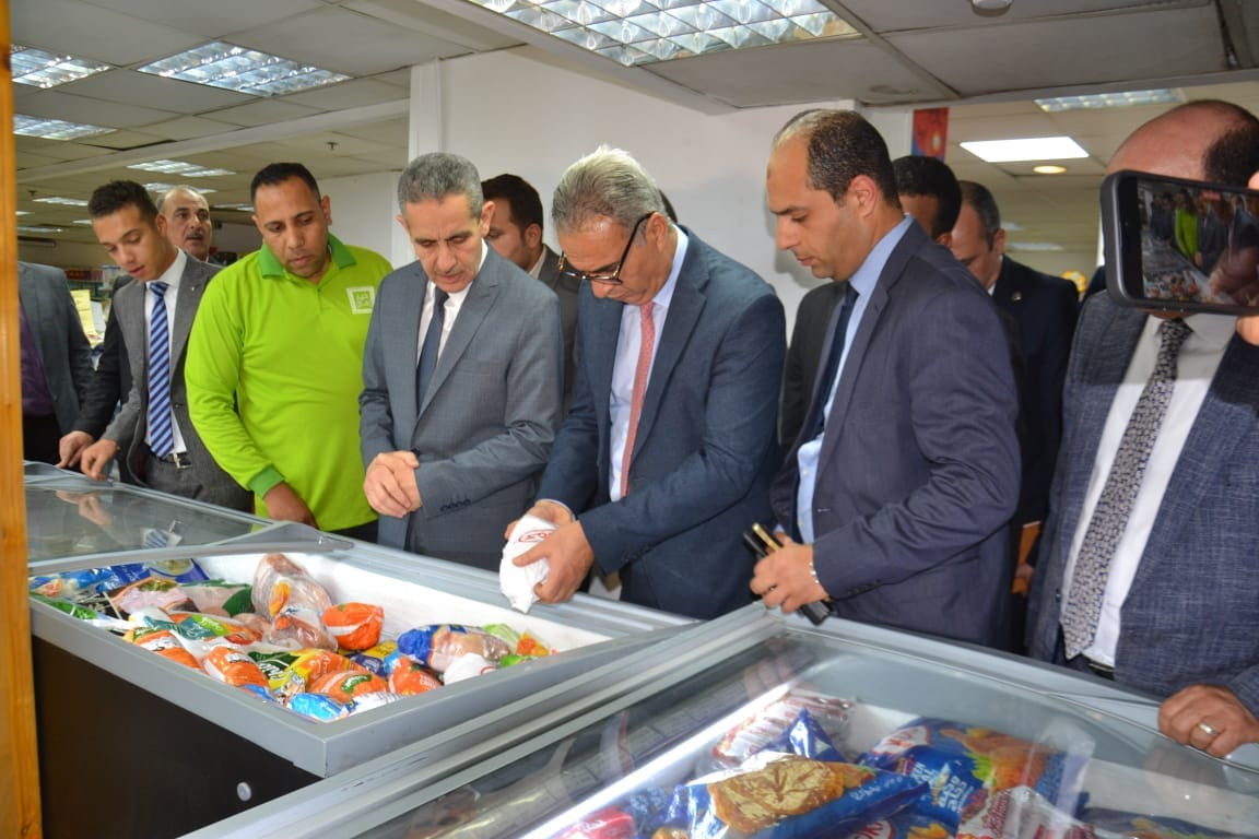 محافظ الغربية ورئيس جهاز حماية المستهلك