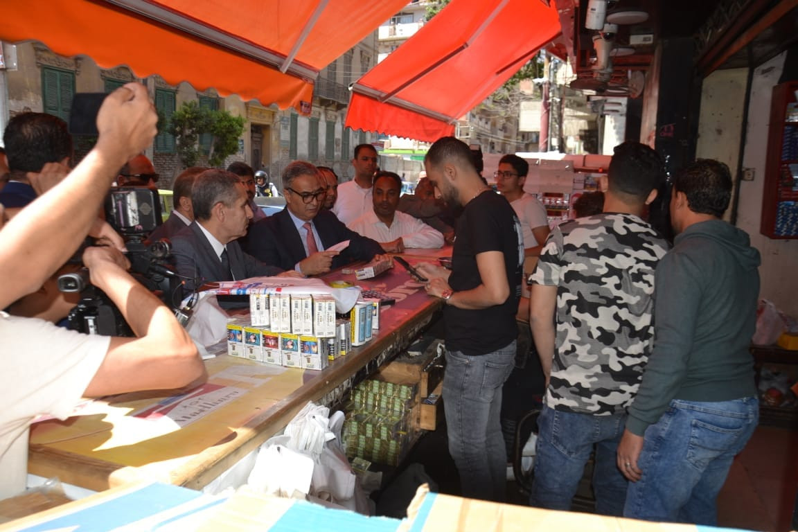 محافظ الغربية ورئيس جهاز حماية المستهلك