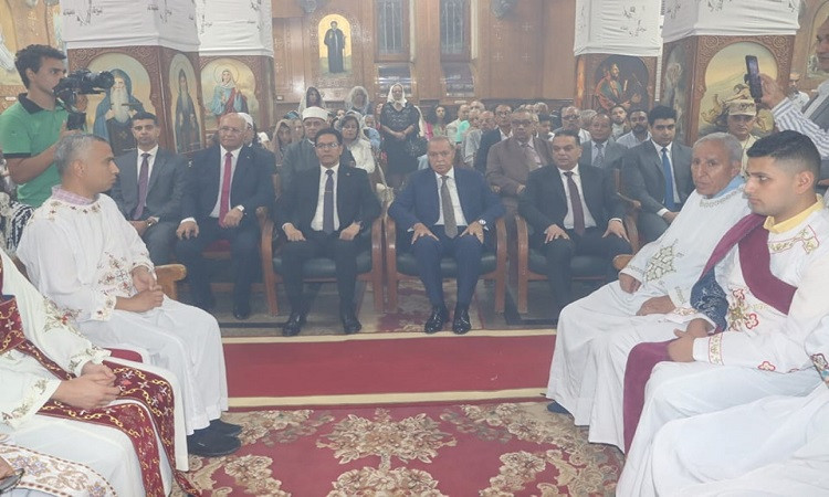 محافظ القليوبية يشهد قداس عيد القيامة المجيد بكنيسة السيدة العذراء ببن