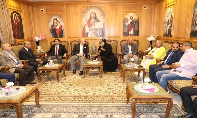 محافظ بني سويف يزورعدد من الكنائس لتهنئة الإخوة الأقباط بعيد القيامة ا