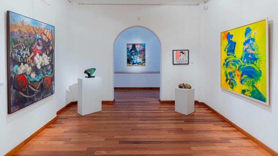 معرض فن تشكيلي