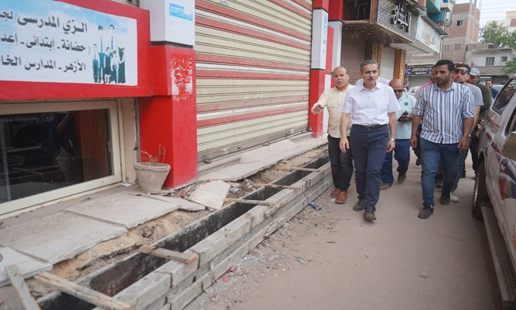 المحافظ يتابع مشروعات الرصف والتطويرواستقبال طلبات التصالح بمخالفات ال