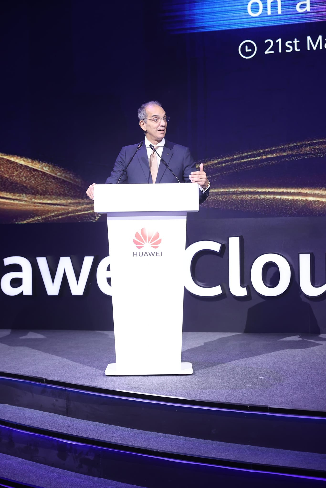 اتصالات وهواوي