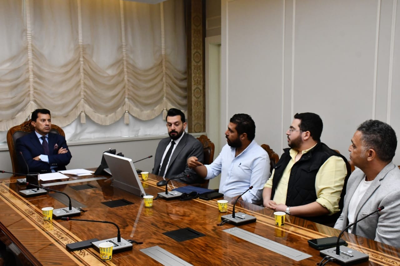 وزير الشباب والرياضة