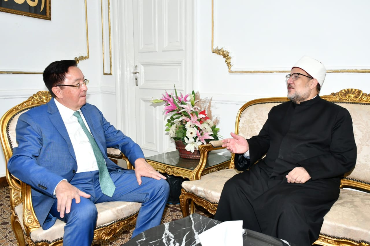 وزير الأوقاف وسفير كازاخستان