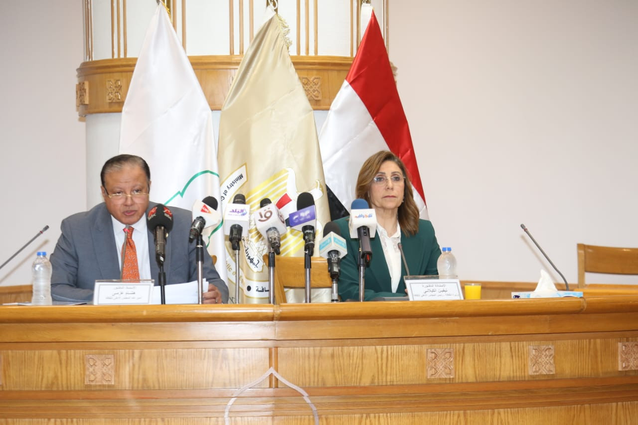 وزيرة الثقافة