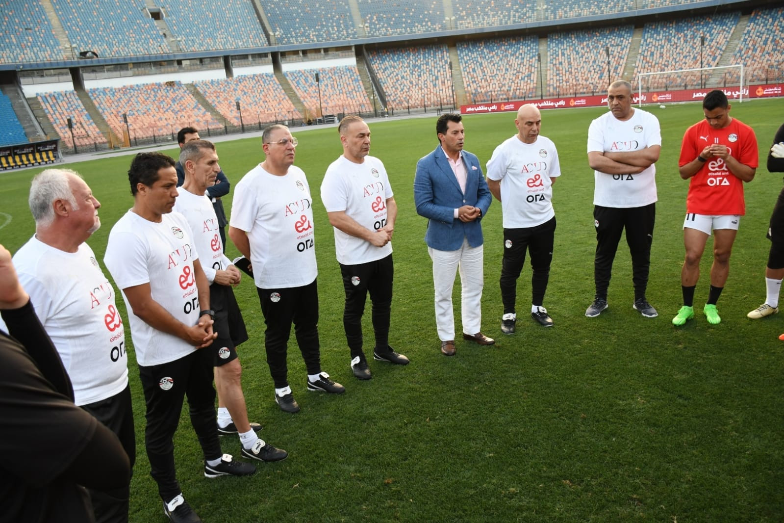 وزير الرياضة والمنتخب