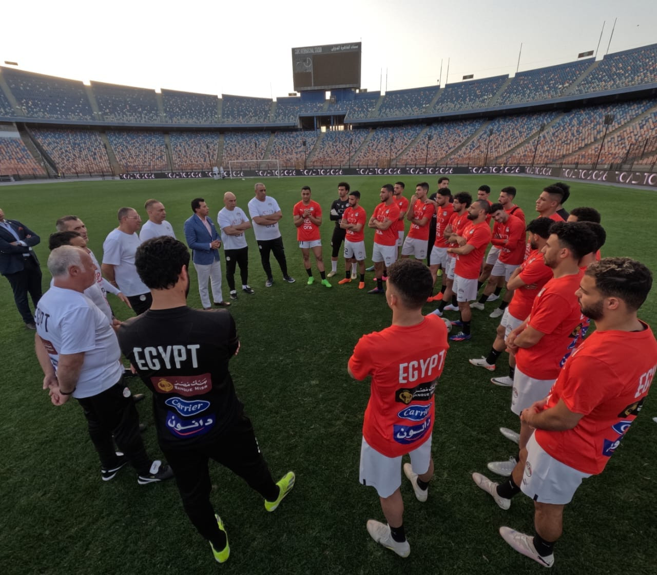 وزير الرياضة والمنتخب