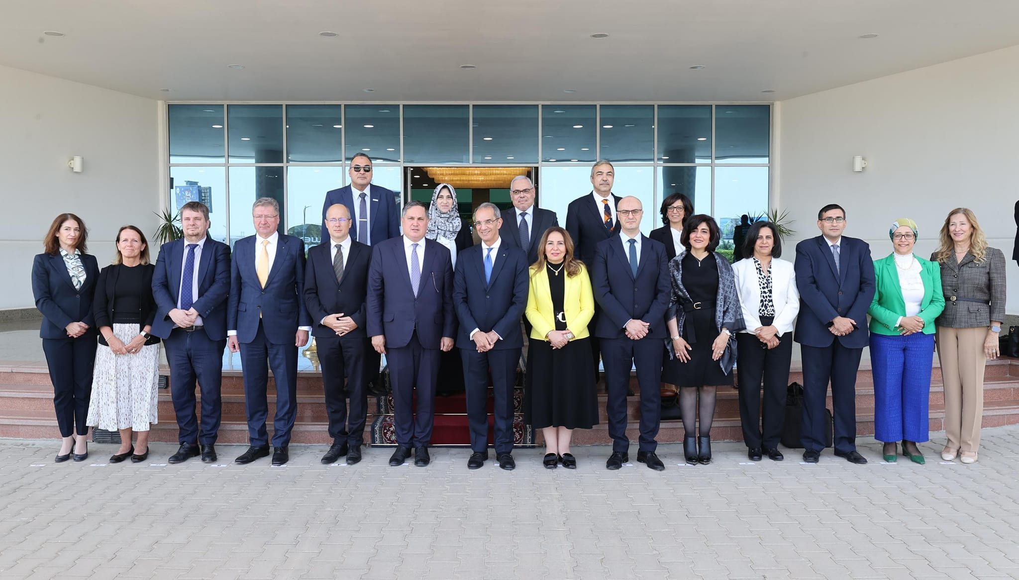 وزير الاتصالات ووزير الاقتصاد المجري