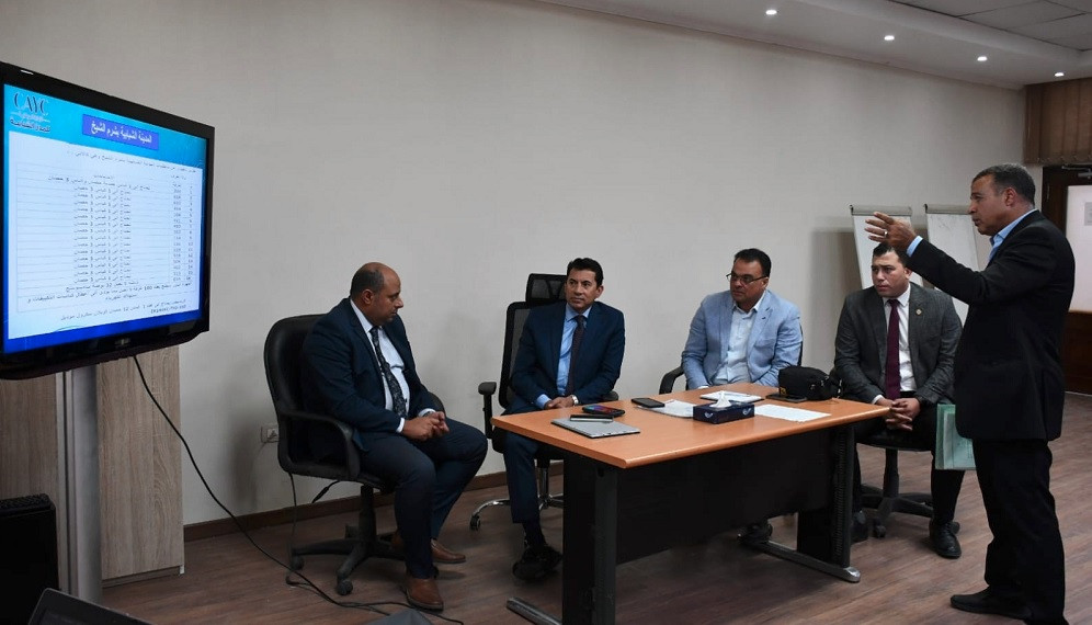 وزير الشباب والرياضة يعقد اجتماعا موسعا لتطوير المدن الشبابية في مصر