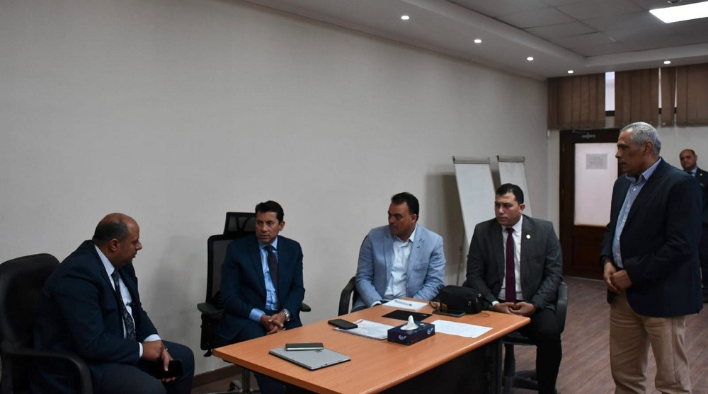 وزير الشباب والرياضة يعقد اجتماعا موسعا لتطوير المدن الشبابية في مصر