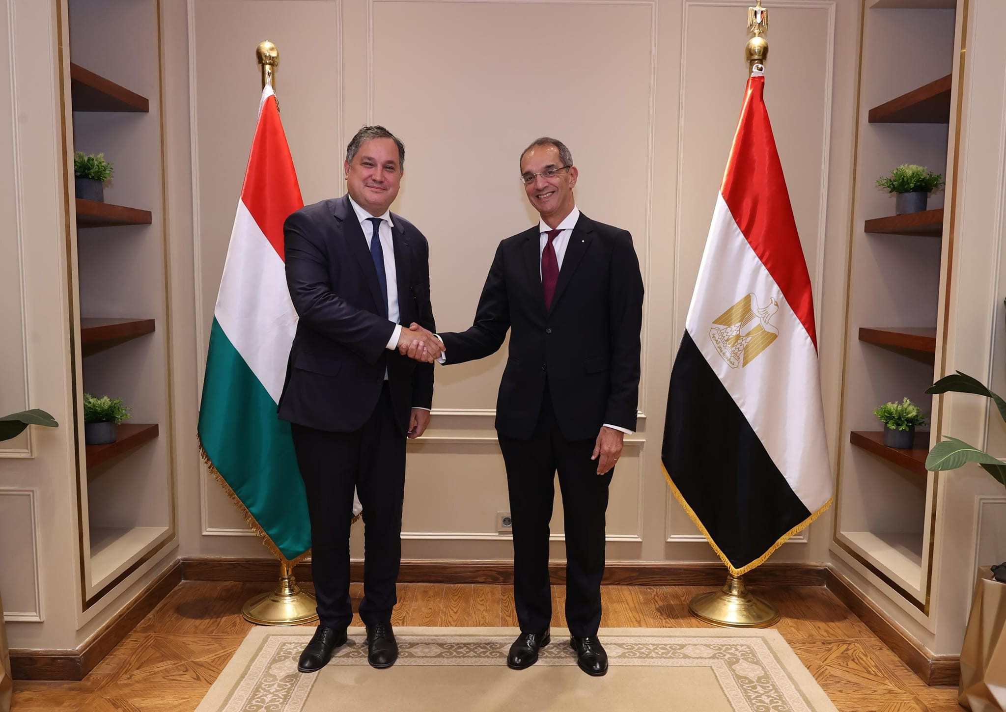 وزير الاتصالات