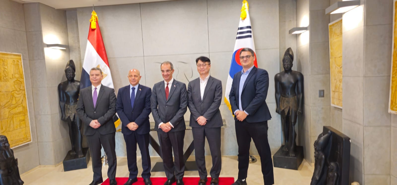 وزير الاتصالات