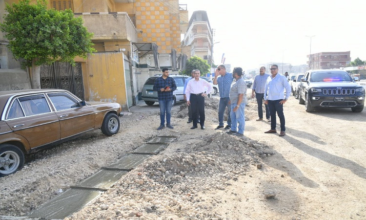 المحافظ يتابع مشروعات الرصف ومحيط المدارس لاستقبال امتحانات الثانوية ا