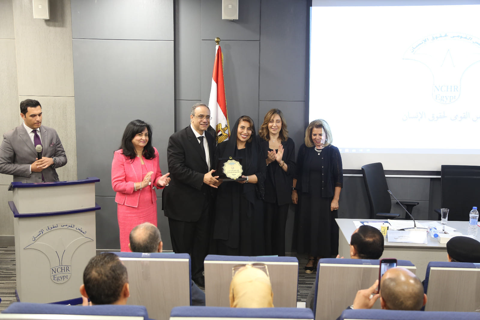 وزيرة الثقافة