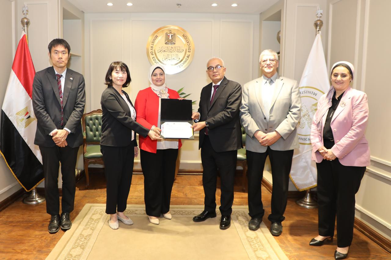 وزير التعليم ونائب رئيس وكالة جايكا