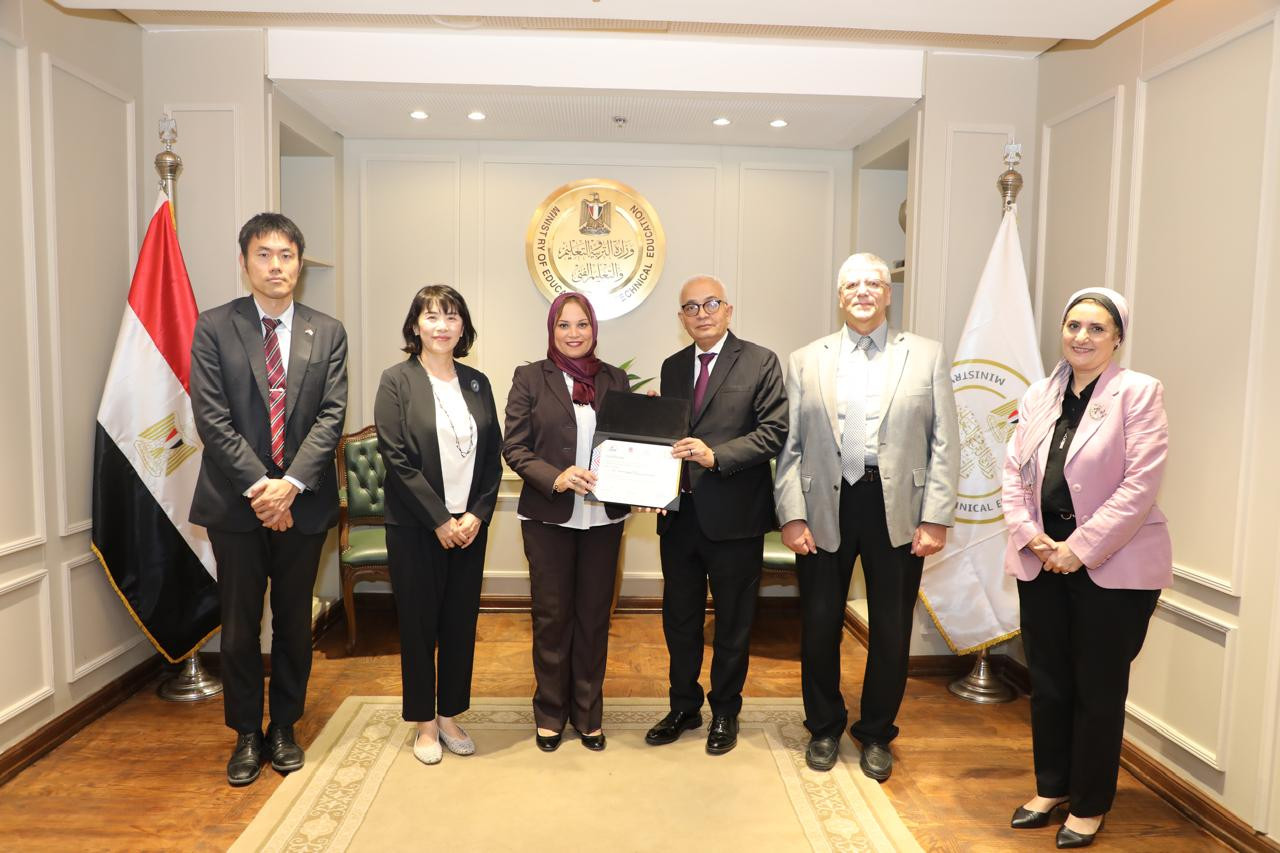 وزير التعليم ونائب رئيس وكالة جايكا