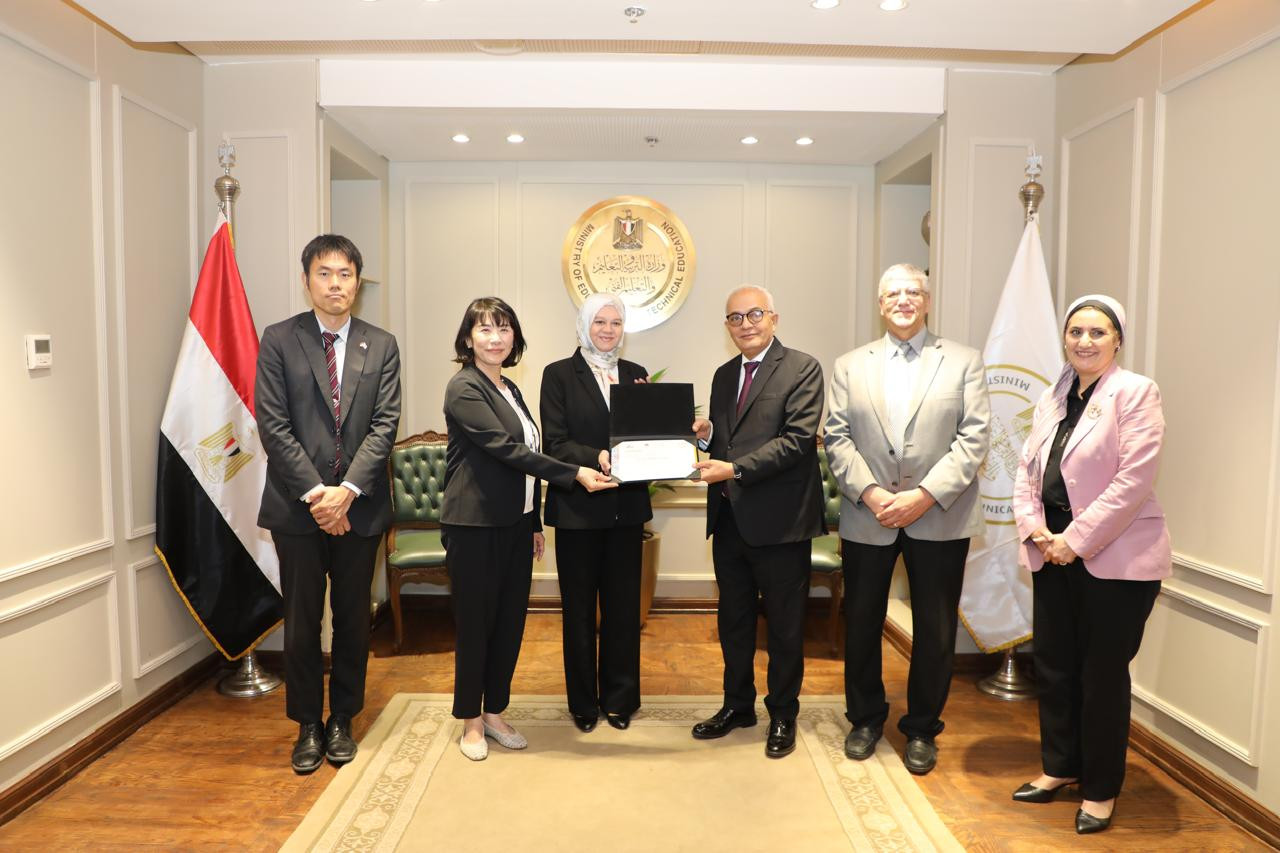 وزير التعليم ونائب رئيس وكالة جايكا