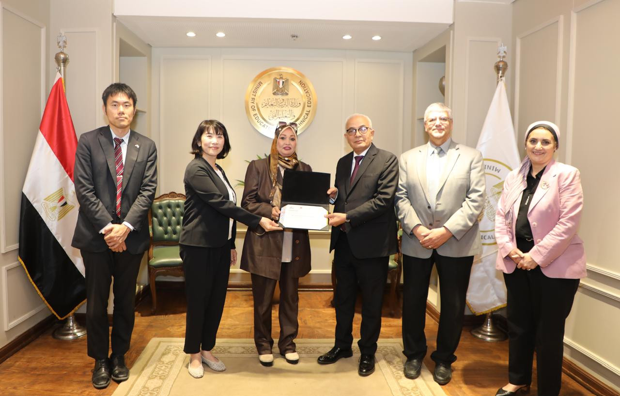 وزير التعليم ونائب رئيس وكالة جايكا