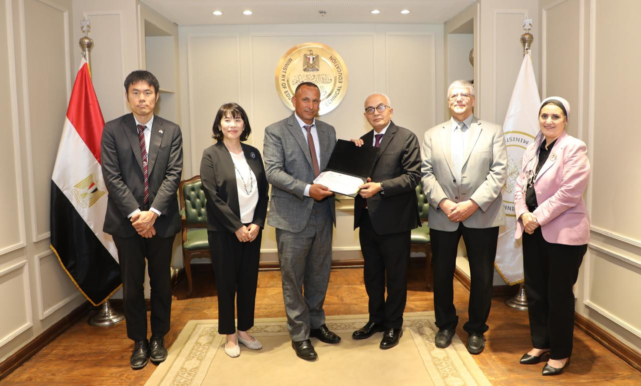 وزير التعليم ونائب رئيس وكالة جايكا