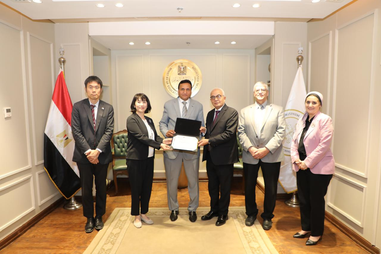 وزير التعليم ونائب رئيس وكالة جايكا