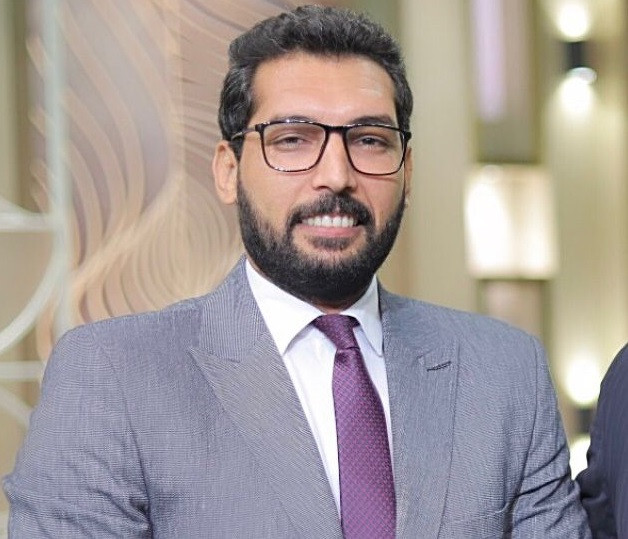 الدكتور على سالم أستاذ علم نفس