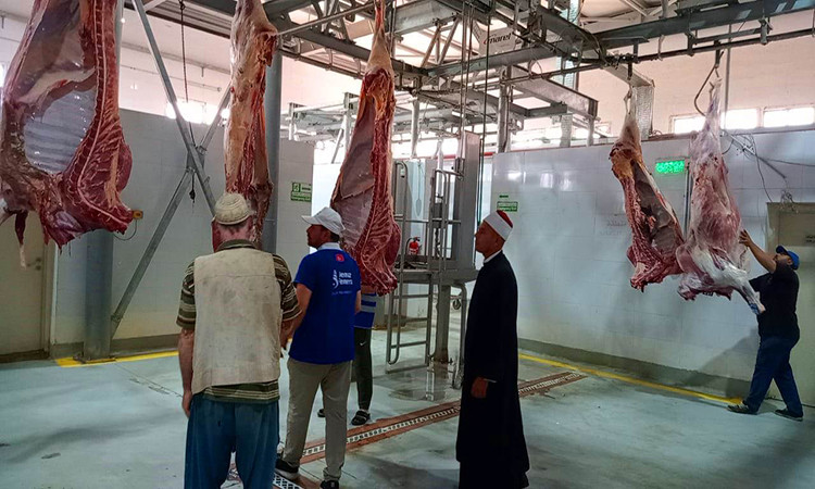 ذبح وتجهيز لحوم الأضاحي