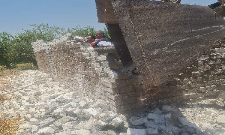 إزالة 3 حالات تعدٍ بالبناء على الأراضي الزراعية في الفيوم