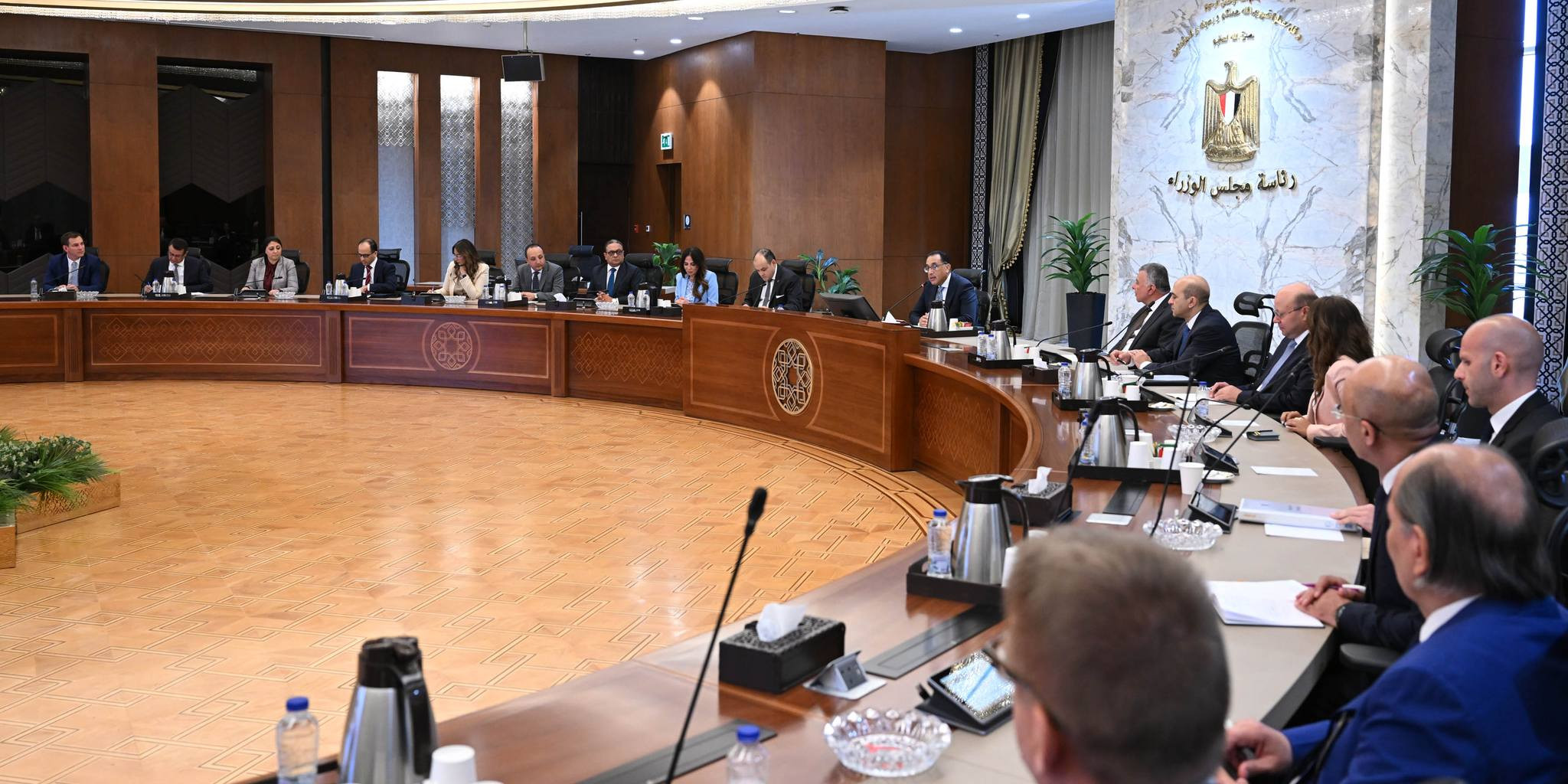 رئيس الوزراء وأعضاء غرفة التجارة والصناعة الفرنسية