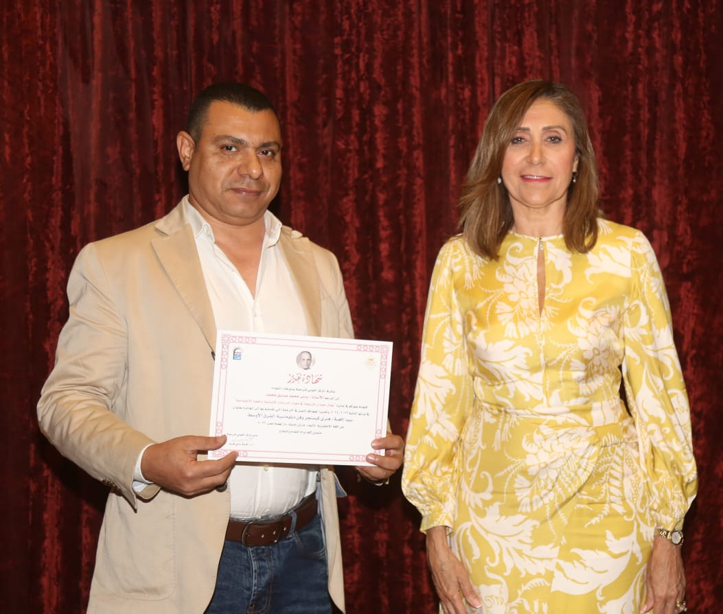 وزيرة الثقافة