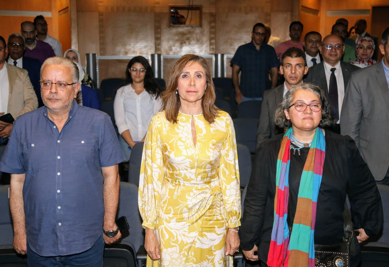 وزيرة الثقافة