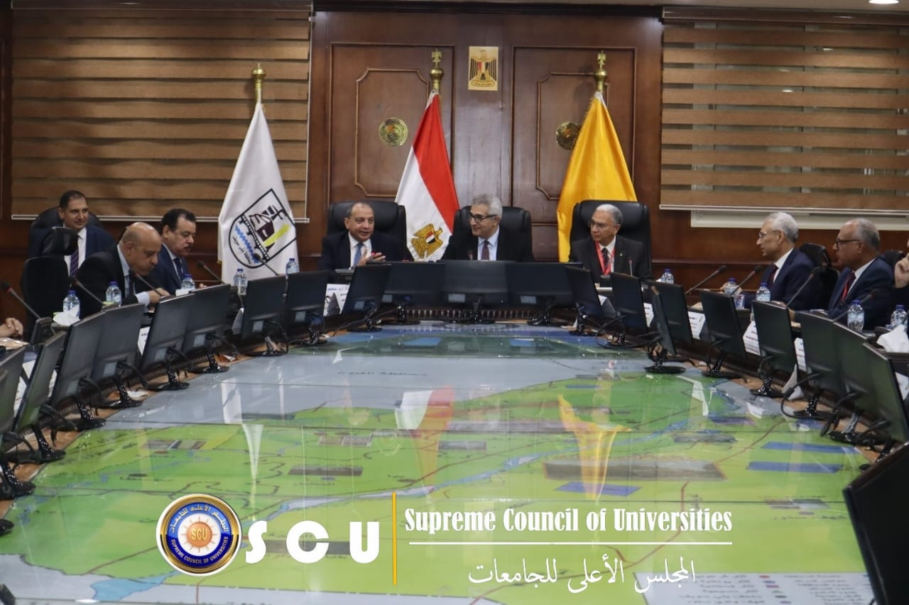 الجامعات