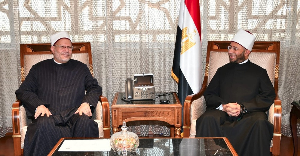وزير الأوقاف يستقبل مفتي الجمهورية ونقيب الأشراف
