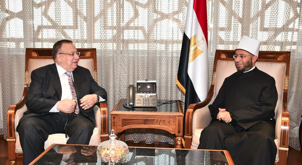 وزير الأوقاف يستقبل مفتي الجمهورية ونقيب الأشراف