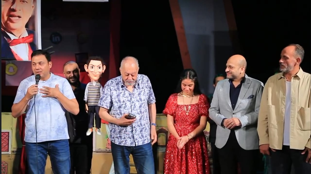 مسرحية ذات والرداء الأحمر