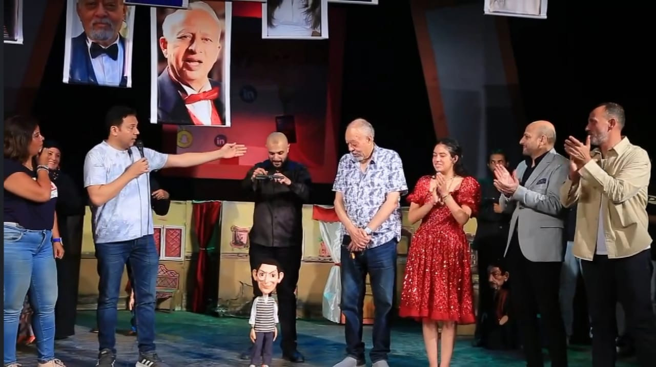 مسرحية ذات والرداء الأحمر