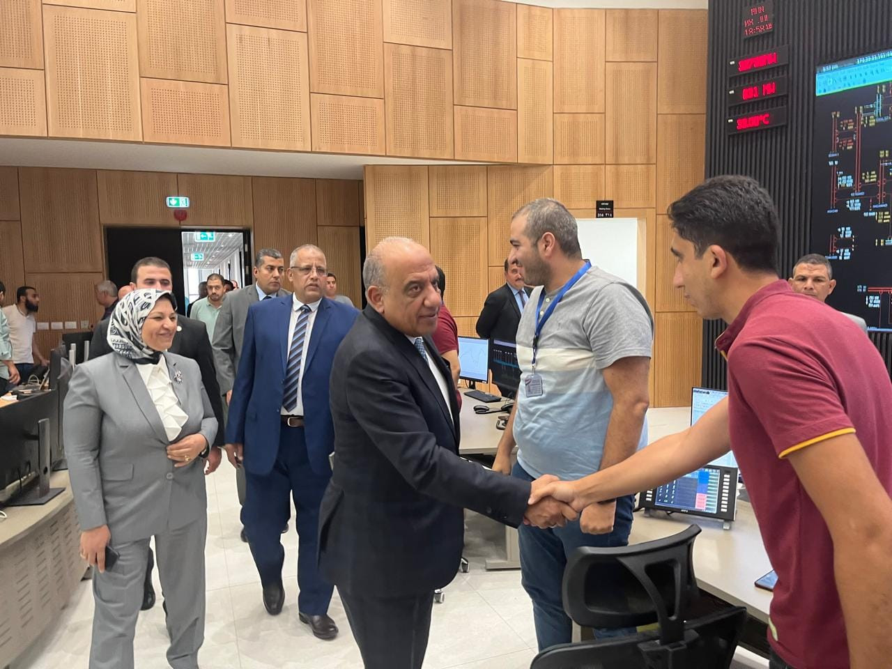 وزير الكهرباء