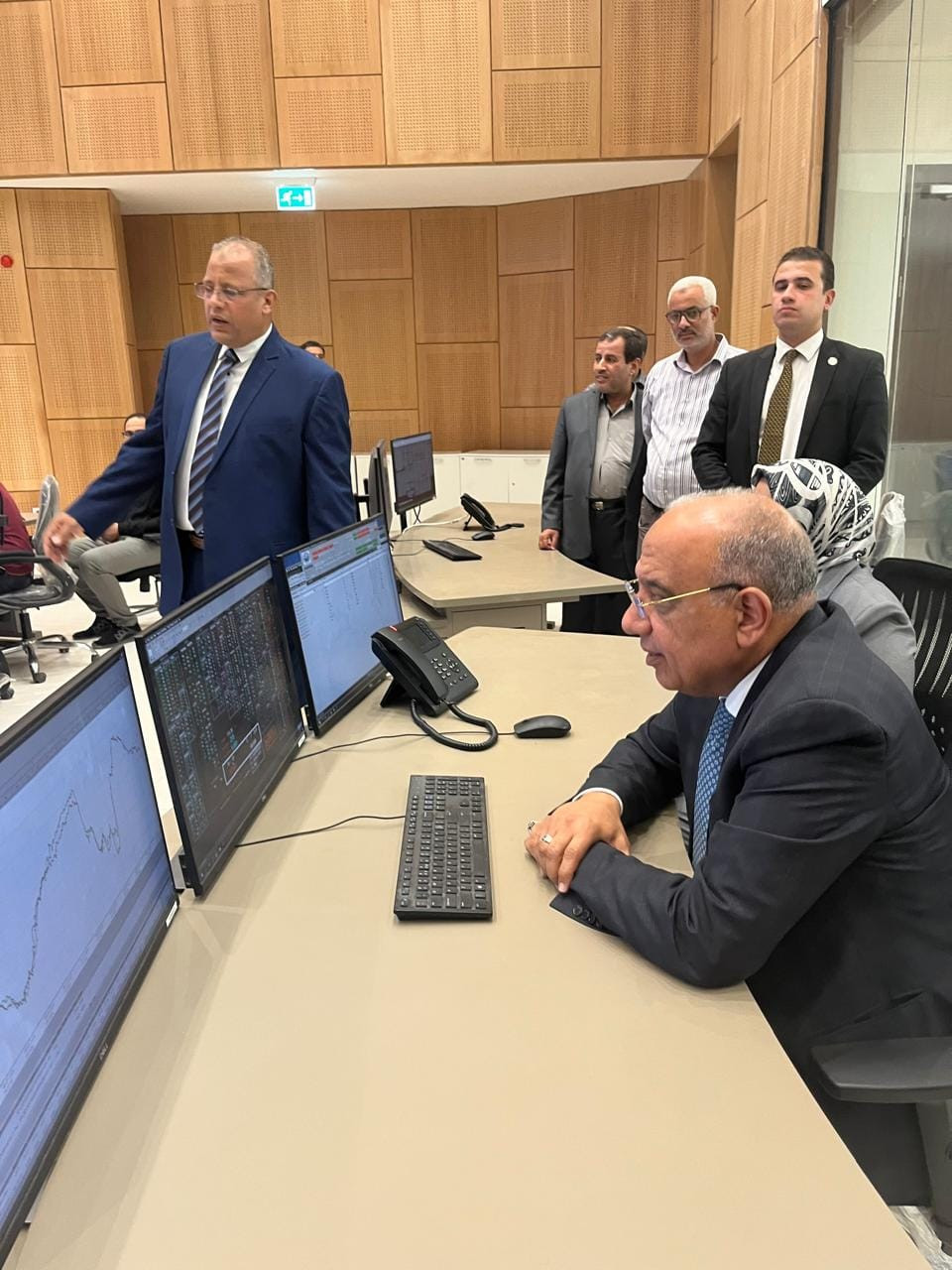 وزير الكهرباء