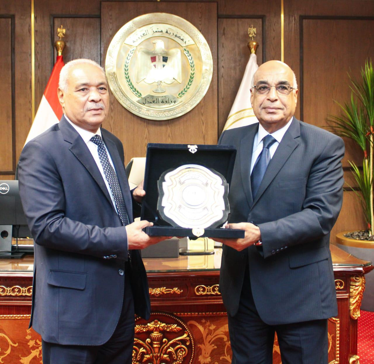 رئيس هيئة النيابة الإدارية ووزير العدل