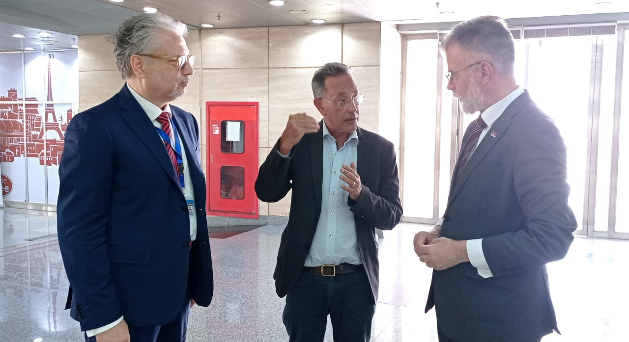 وزير الإعلام والإتصالات الصربي يزور المتحف القومي للحضارة