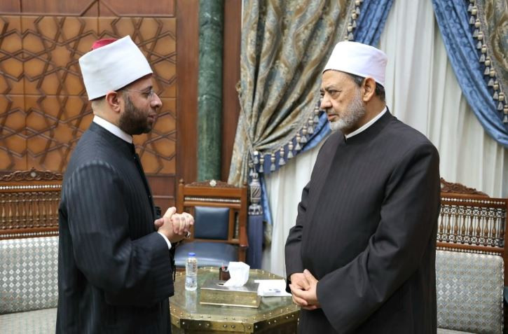 شيخ الأزهر يوصي وزير الأوقاف برعاية الأئمة والاهتمام بشؤونهم