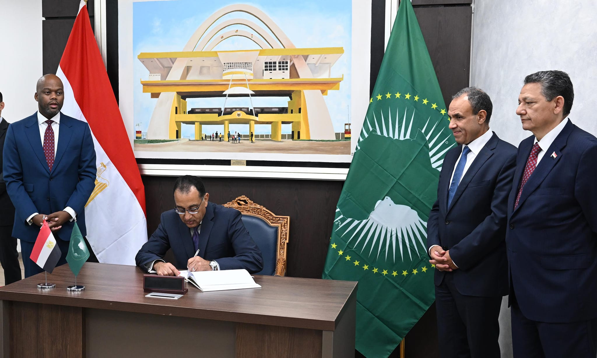 رئيس الوزراء يلتقي سكرتير عام اتفاقية التجارة الحرة