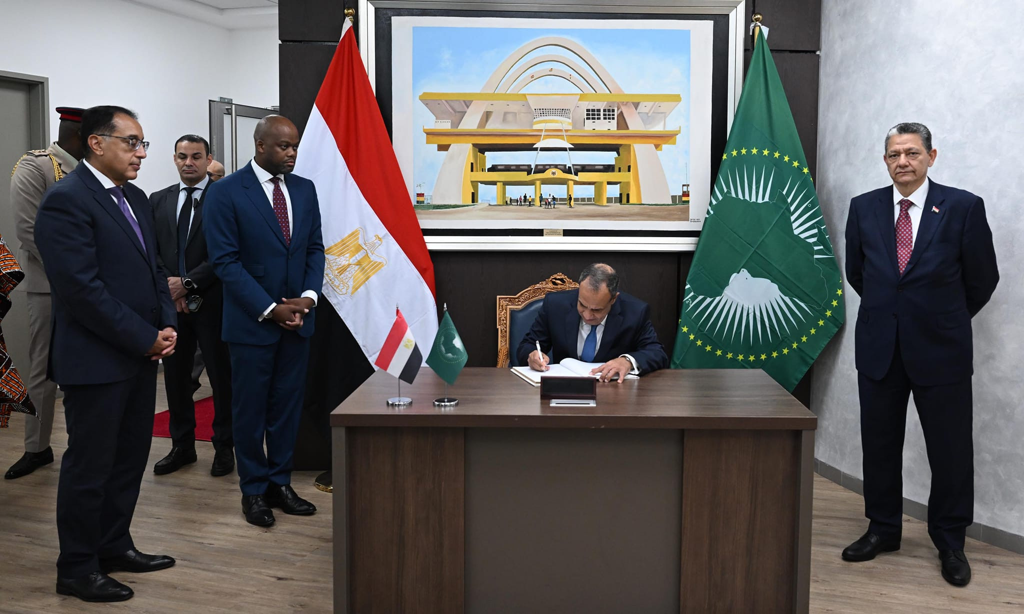 رئيس الوزراء يلتقي سكرتير عام اتفاقية التجارة الحرة