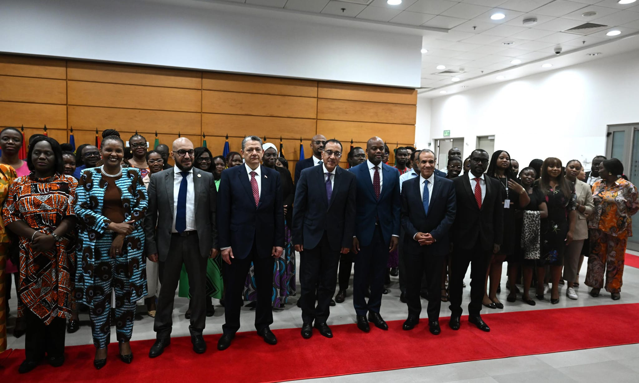 رئيس الوزراء يلتقي سكرتير عام اتفاقية التجارة الحرة