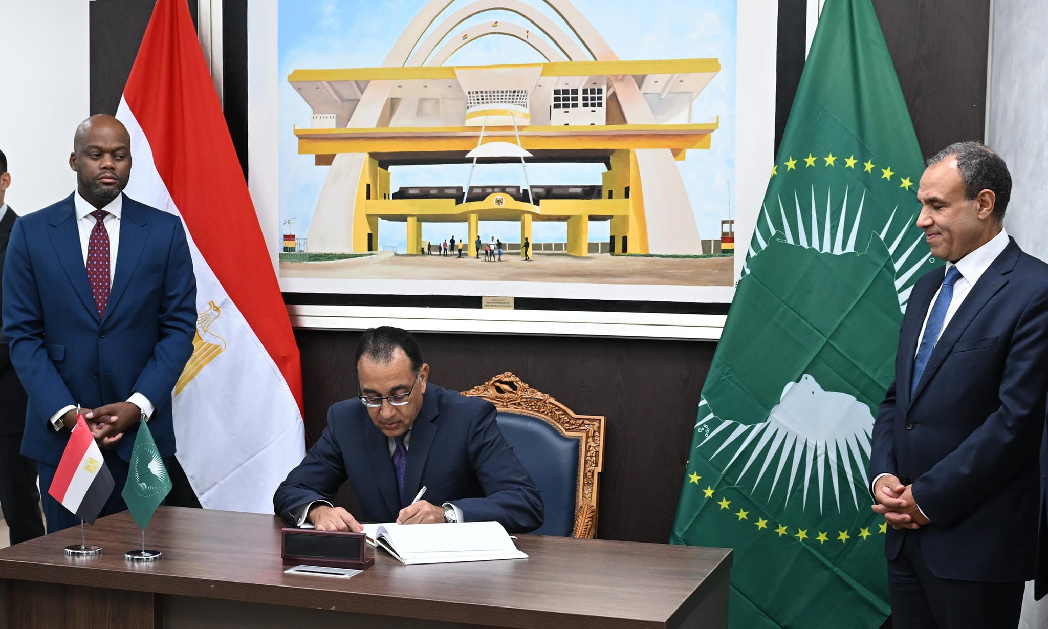 رئيس الوزراء يلتقي سكرتير عام اتفاقية التجارة الحرة