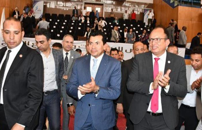 وزير الشباب ورئيس جامعة حلوان