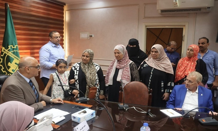 محافظ القليوبية يبحث 31 طلبًا وشكاوى من المواطنين