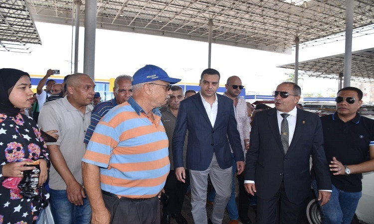 محافظ بورسعيد يتابع تطبيق التعريفة الجديدة للركوب